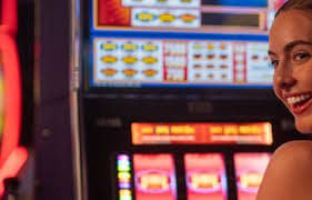 Bàn Live Casino tk888 với dealer thật phát sóng trực tiếp HD